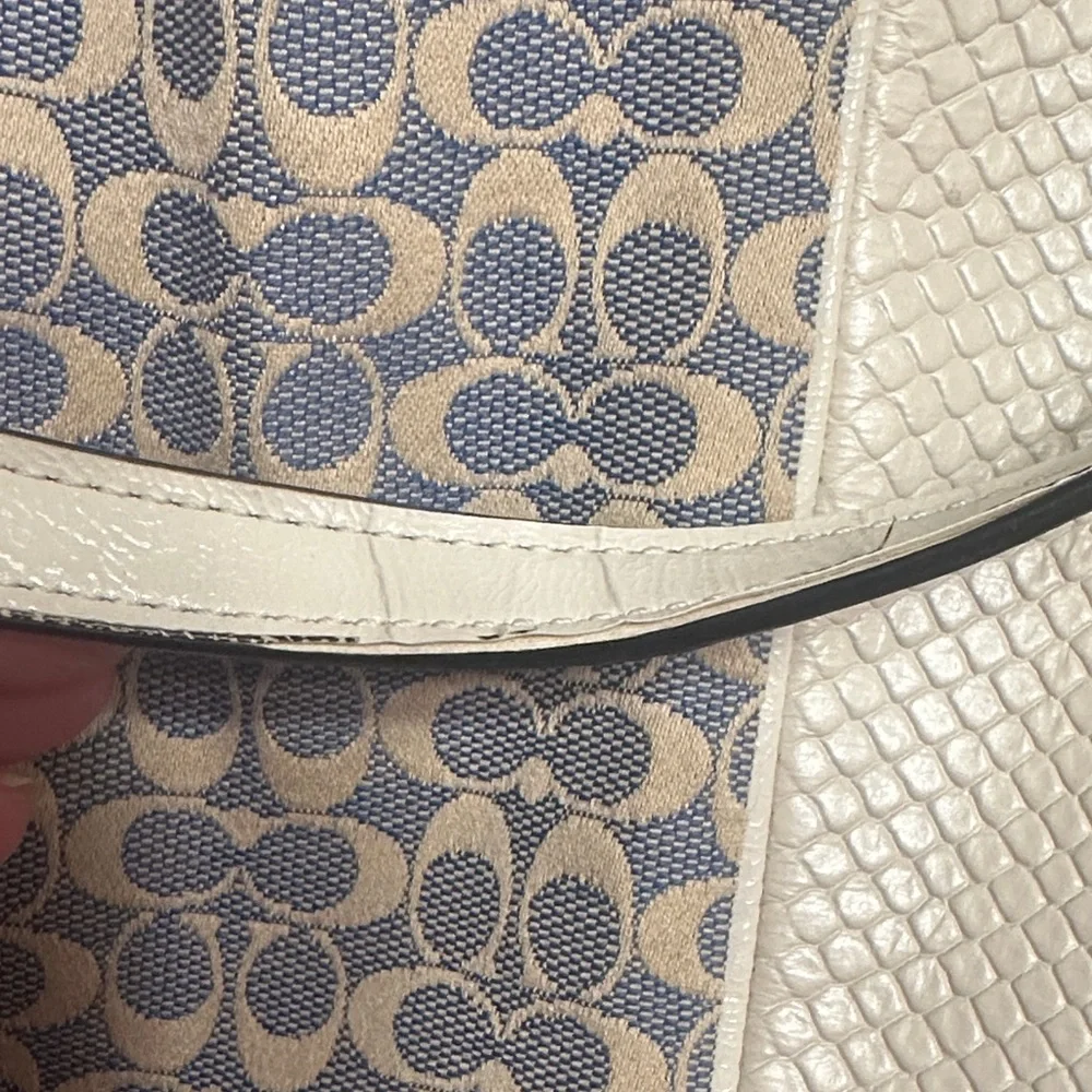 Coach Women's Shoulder Bag - Picture 3 of 9